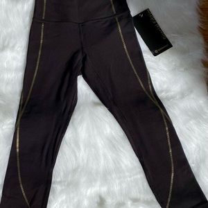 NWT LULULEMON SPECIAL EDITION ALIGN HR CROP 21” BLACK/GOLD!!!RARE!!!!